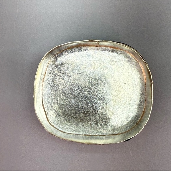 Antique Chinese Porcelain 
Embossed Tin Shard Box - Picture 9 of 12